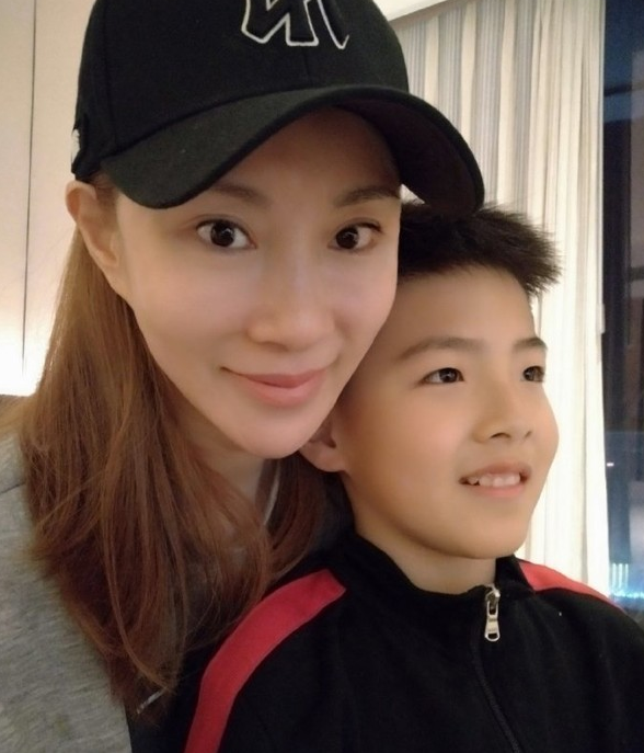 四,朱棣——万弘杰饰1996年,24岁的万弘杰考入北京电影学院96级进修班