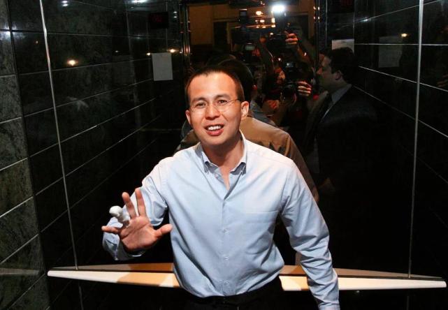 郭嘉文现身超市购物,再次上演独角戏!李泽楷不慌不忙再签女艺人