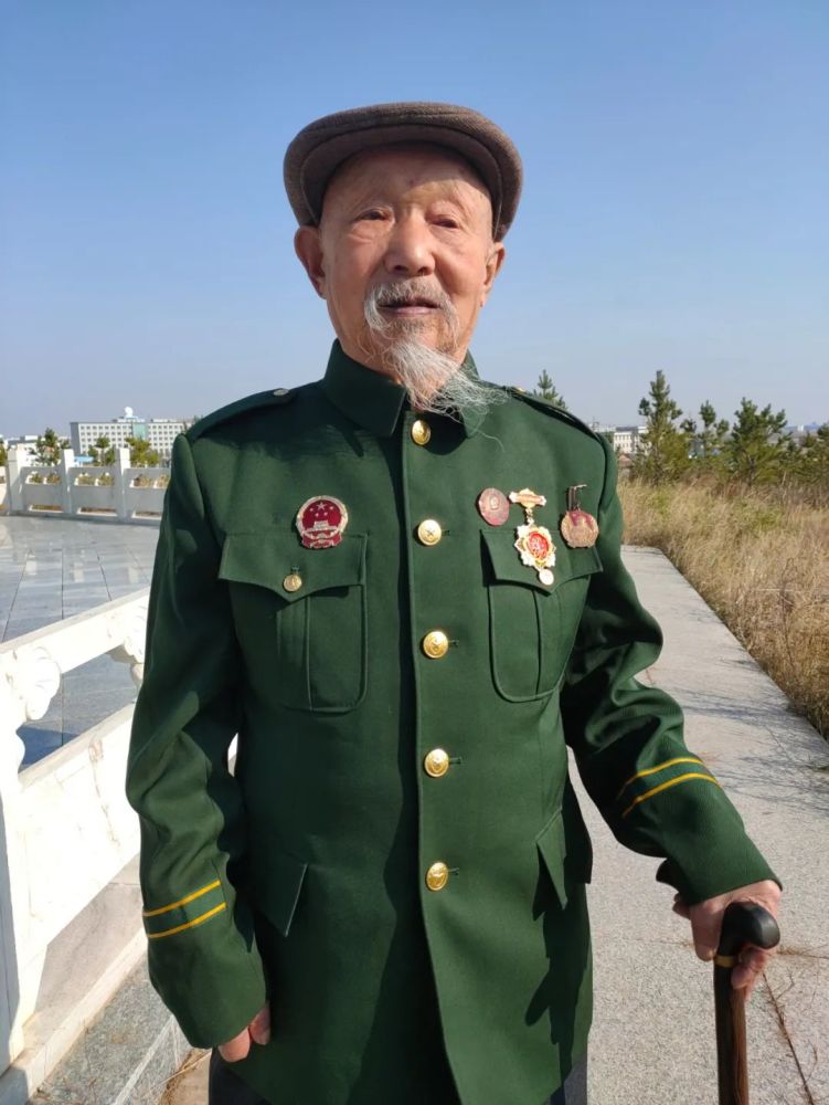 锡盟这位95岁老兵不简单他曾跟随解放军从东北一路南下作战