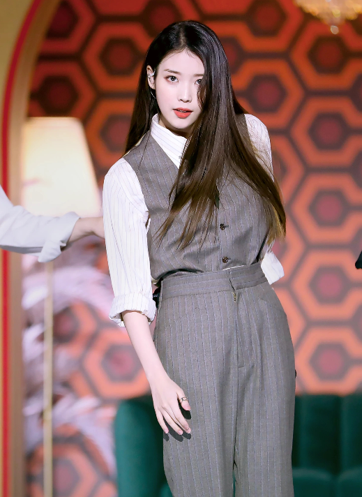 其他进入榜单的歌曲包括《coin》《hi  spring  bye》和《flu》分别