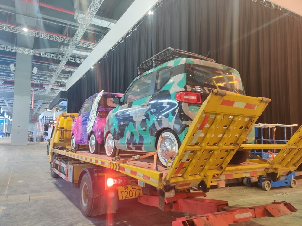 五菱宏光miniev涂装版亮相上海车展