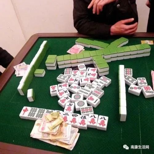 南康浮石查处一起打麻将赌博案九名参赌者被抓有人被拘留