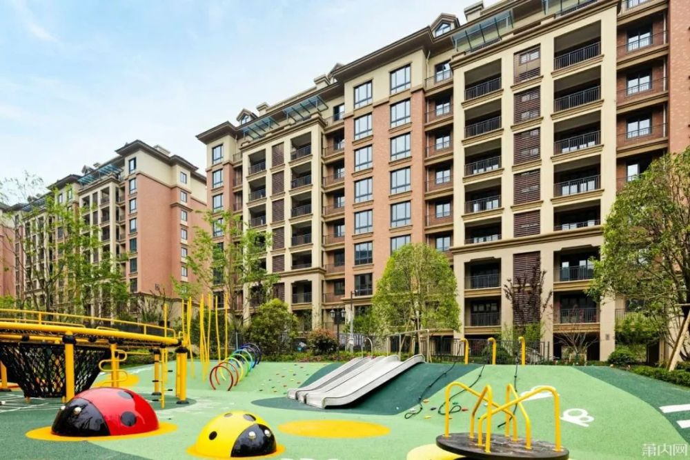 2015年底,美浓小镇因资金缺口陷入停工状态.