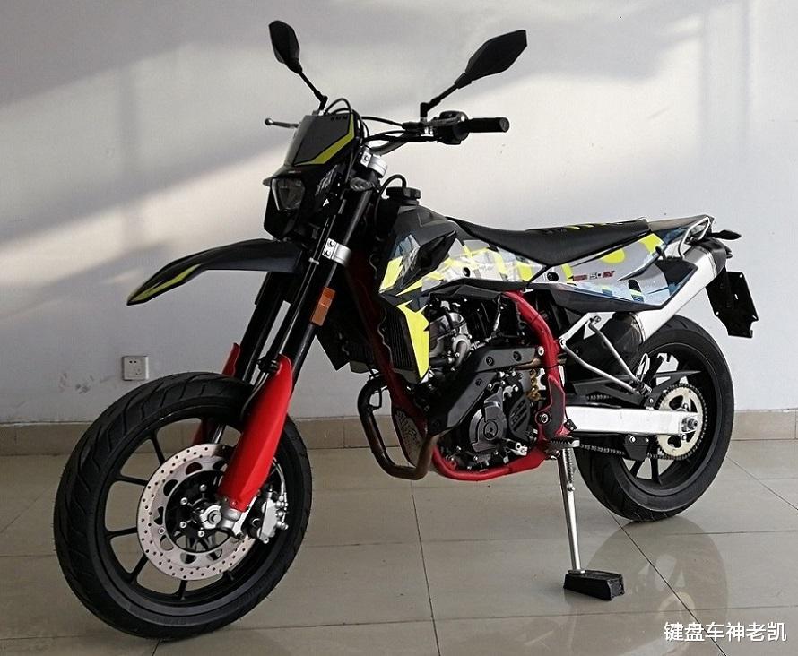 鑫源swm新车曝光,150cc水冷动力,公路越野两用可上牌_腾讯新闻