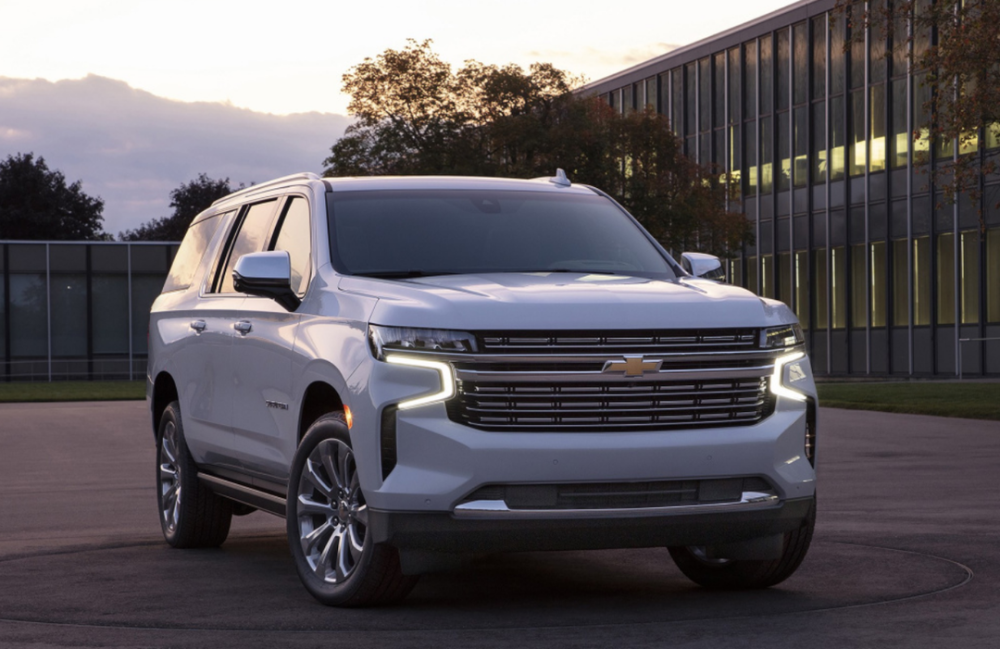 雪佛兰全尺寸suv运抵上海,车尾超出平板车!大v8加持