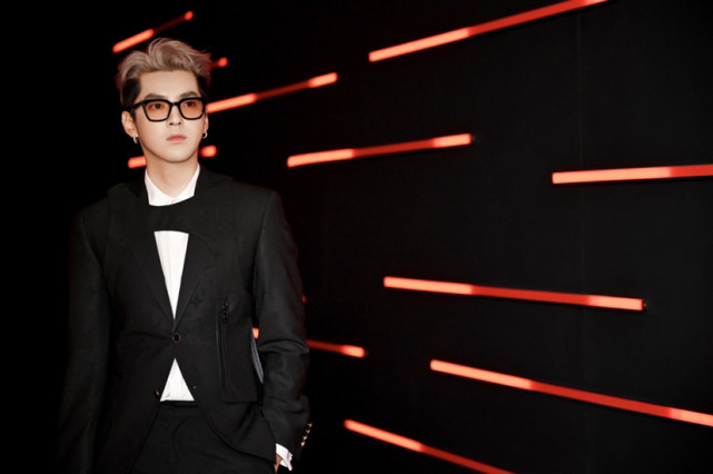 吴亦凡kriswu保时捷中国赛车运动代言人