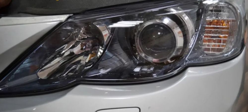 那么对于现如今这么多种类的汽车大灯,哪种更好一些呢?可能很多人