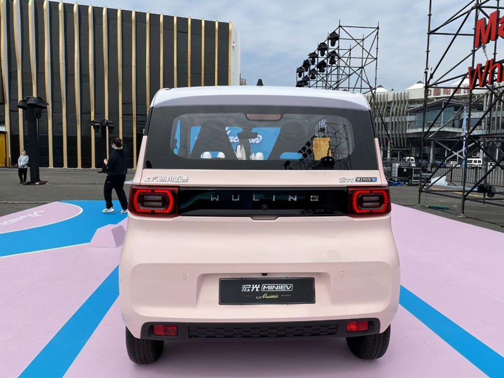 女神专属座驾五菱宏光miniev马卡龙版正式登陆郑州