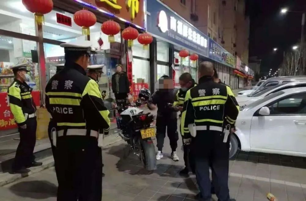 隆化交警夜查 炸街 摩托车交通违法行为 教育培训 承德信息港