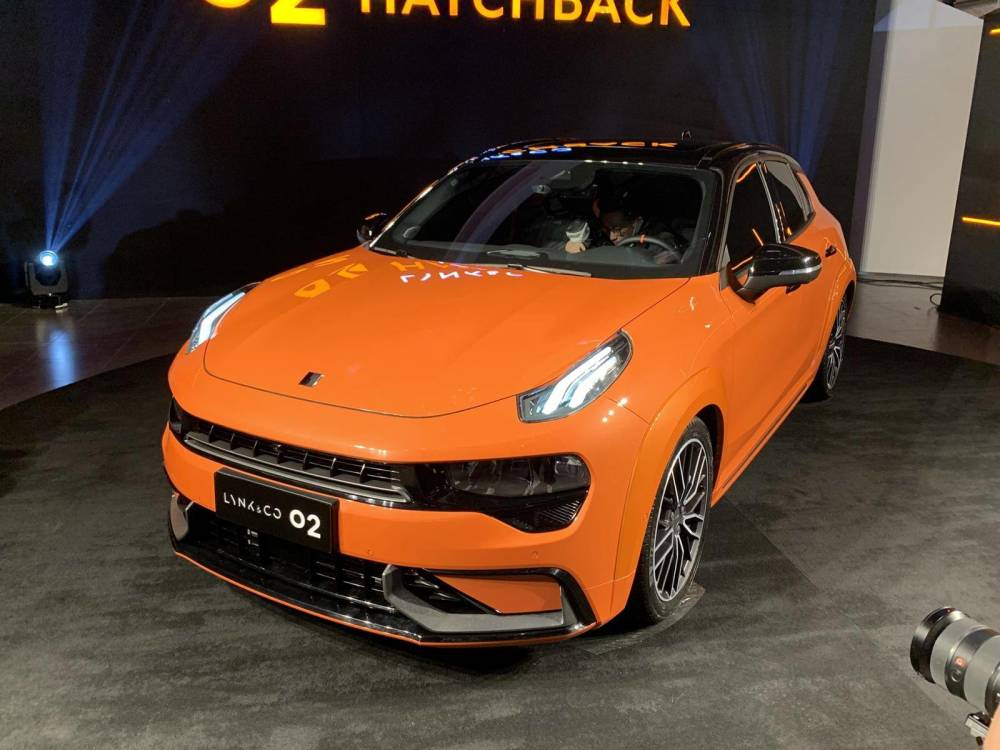 此外,橙色是领克02 hatchback的新增颜色.