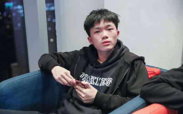 dyg小义深夜发文不该口嗨队友会严于律己禁赛不可能的giao和久诚仍没