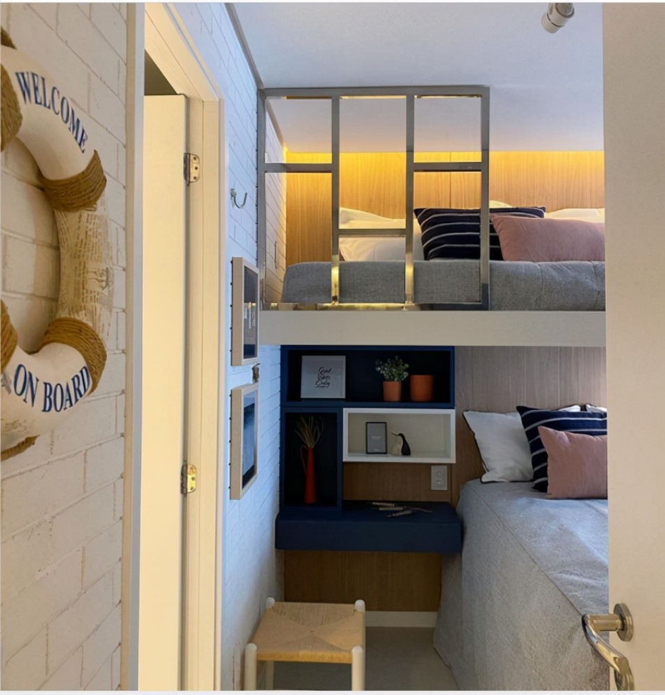 小户型想到这一招主卧床头上方再加悬空床直接省掉一间儿童房