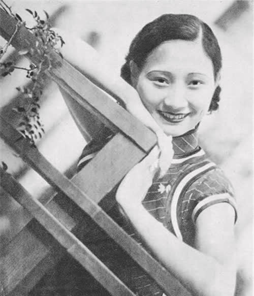 她是民国知名女星,拒给军阀当妾,两人见面后立马改口:我愿意嫁|叶秋心