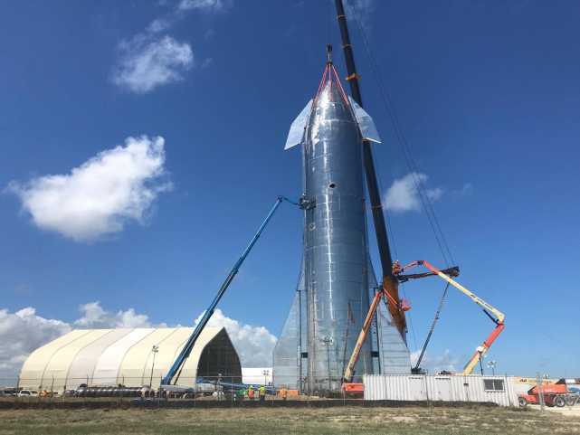 在2019年,時任副總統邁克·彭斯(mike pence)挑戰美國宇航局(nasa)在