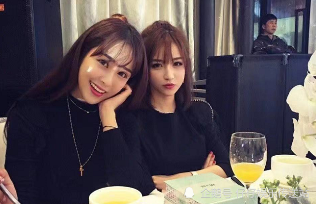 王思聪酒吧深夜组局两美女网红为博其青睐相互推搡两明星坐陪显高调