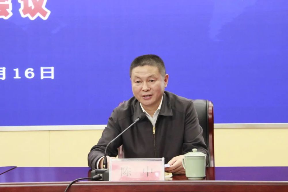 陈中强调,全省人社系统要准确把握当前就业形势,从维护社会稳定,推动