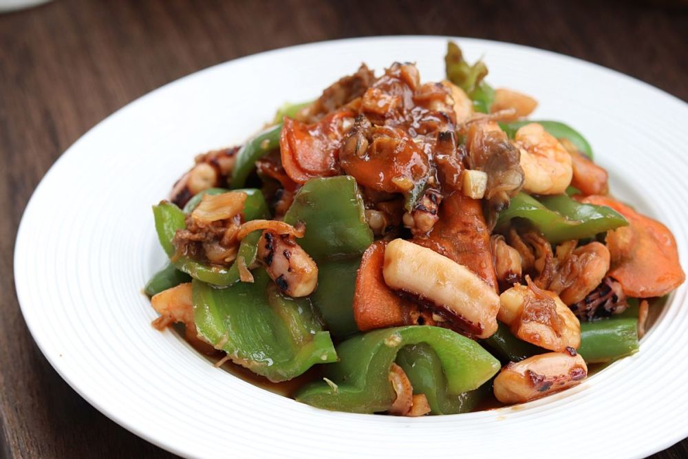 春天是吃海鲜的季节做一道家常青椒炒海杂鲜美又下饭