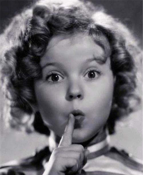 人间天使秀兰·邓波儿:成恋童者的"捕食"对象,揭露好莱坞黑暗