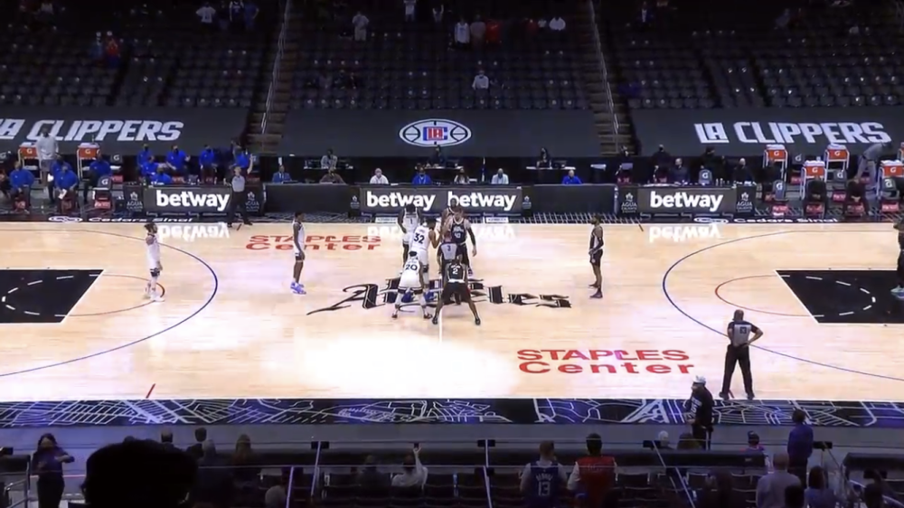 北京时间4月19日,洛杉矶快船队主场迎战明尼苏达森林狼队,这是本赛季