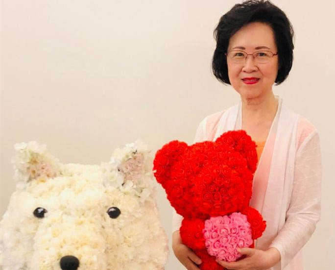 83岁琼瑶罕露面与家人聚餐庆祝生日心情好丧夫2年已走出阴霾