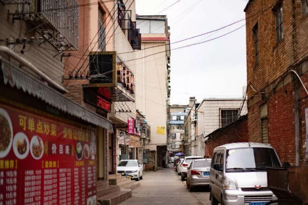 昆明城中村小巷子图片