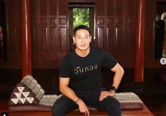 泰剧男神pong确诊新冠目前已暂停一切工作身体近况惹粉丝担心