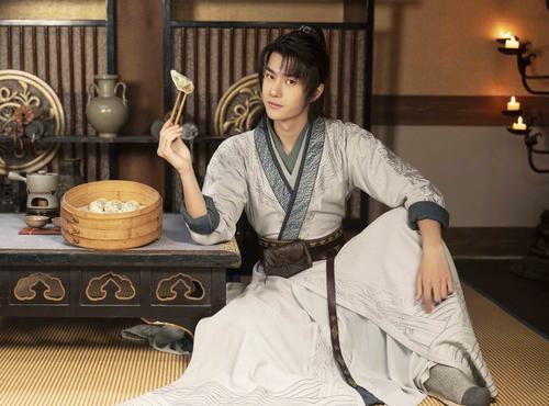 赵丽颖排行_最新明星热度榜前十排名:赵丽颖、龚俊排名下滑,榜首众望所归