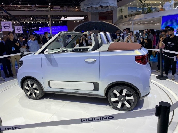 直击2021上海车展五菱宏光miniev的敞篷版