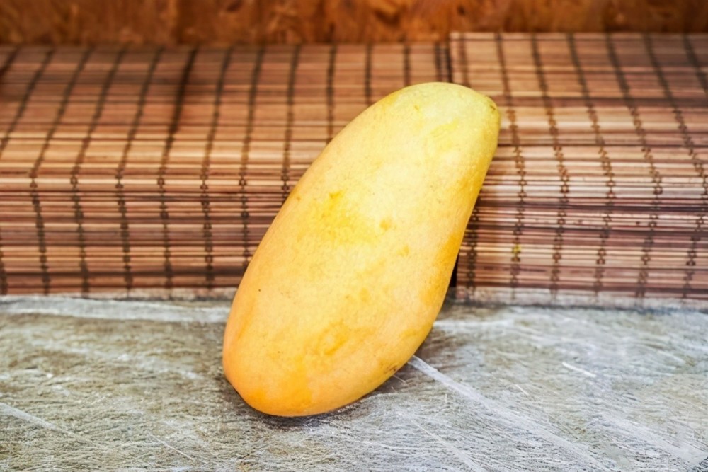 日本两颗太阳之子芒果卖出12万元日媒称软糯香甜