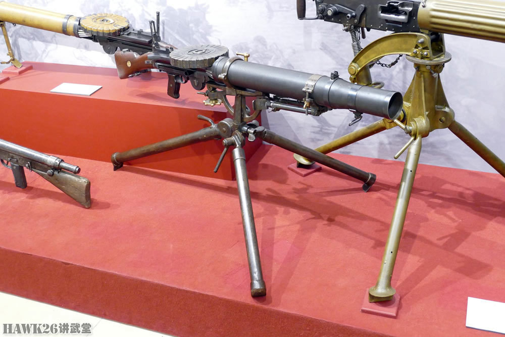 细看配备三脚架的刘易斯轻机枪俄罗斯博物馆新展品极为罕见