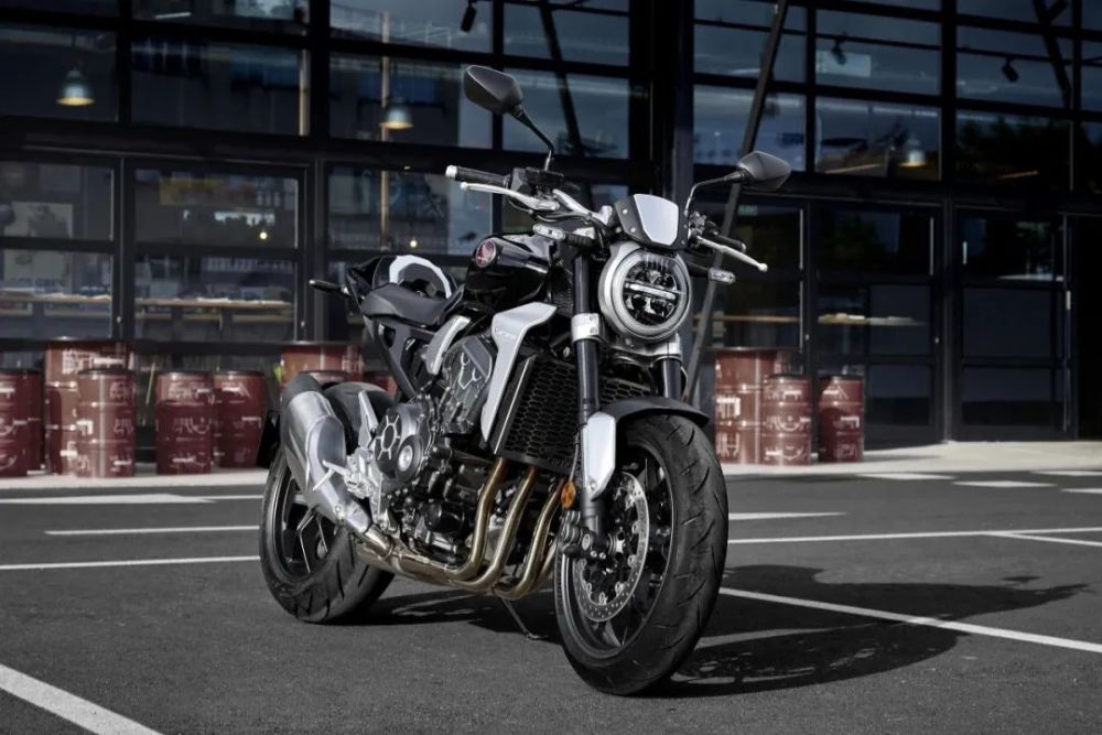 本田neo sports cafe现代复古系列,排量最大的旗舰车款cb1000r,大贸