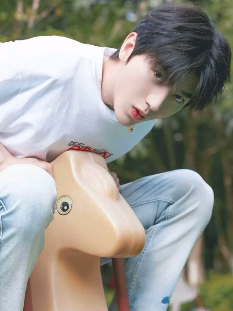 蔡徐坤唯美壁纸