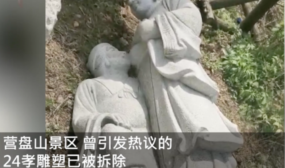 这些雕塑讲的是古代二十四孝,给婆婆喂母乳的雕塑是24孝中的一孝,这是