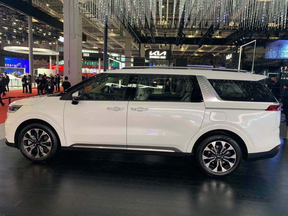 2021上海车展进口版起亚嘉华实车亮相国产即将到来