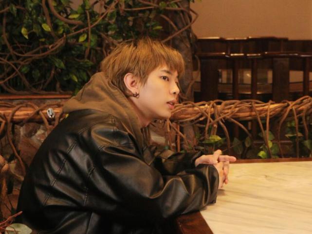 陈死狗首次当美食主播优雅酱前来做嘉宾少布料穿着对直男没用