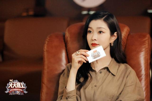 宋轶做客《天天向上》图书馆奇妙夜 演读剧场饰演讲述者