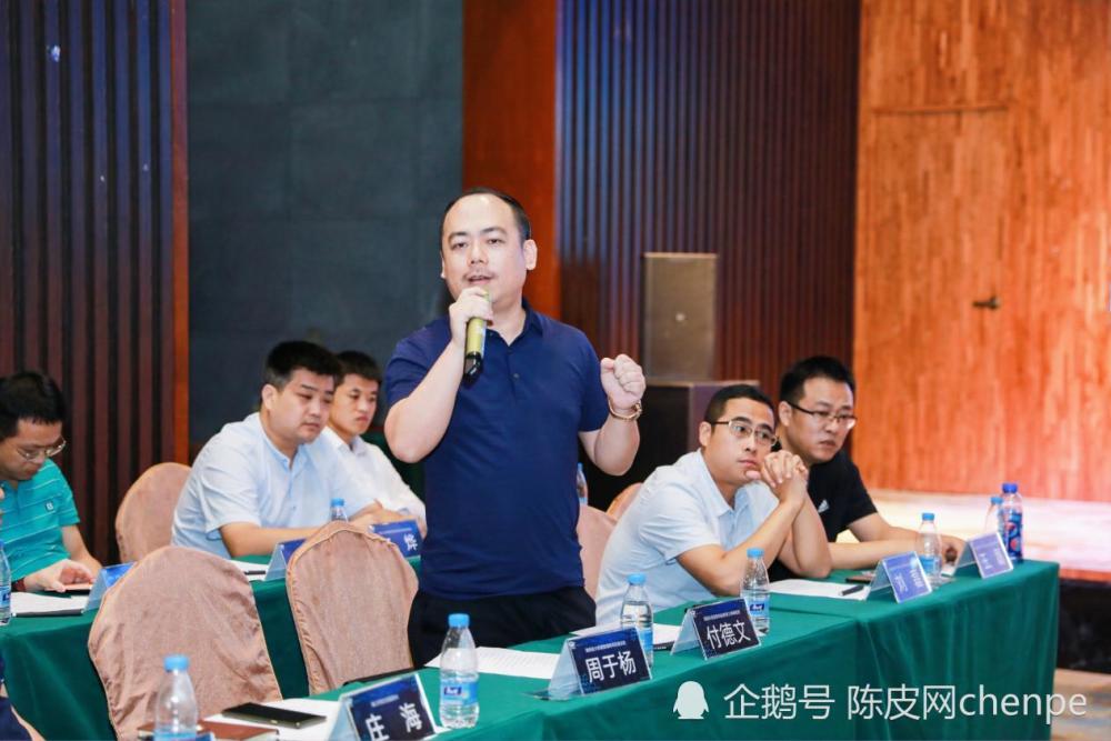 红湖康养集团董事罗康丽,泰国尊旅董事长马剑,海南花梨盈行董事长刘政