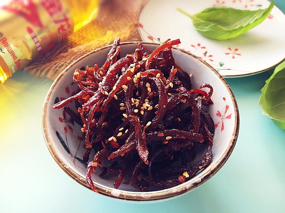 牛肉做成小零食,自制灯影牛肉丝,香辣开胃,好吃到停不下来