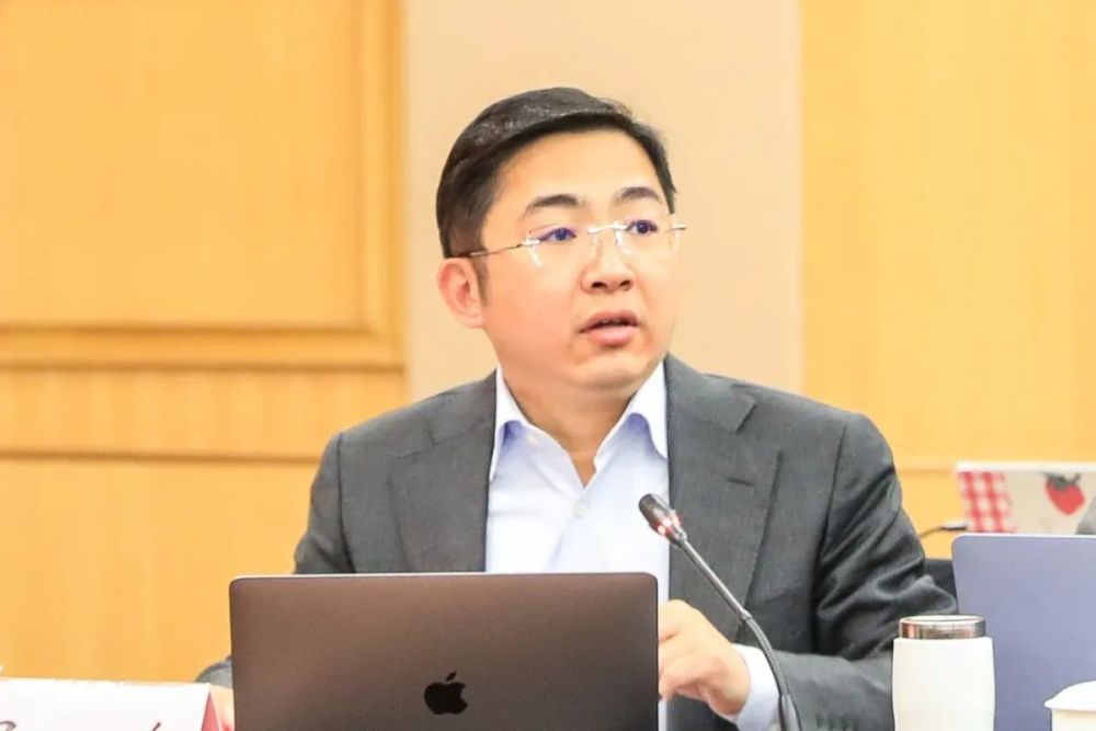 吴一鸣  华东政法大学教授吴一鸣教授指出,民法典生效之前通过协议或