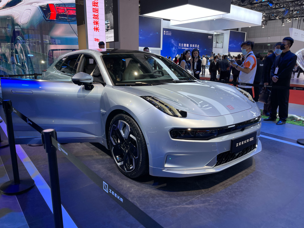 2021上海车展吉利极氪001实车亮相豪华猎装轿跑