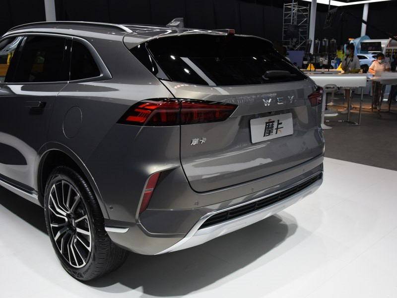 的长宽高分别为4875/1960/1690mm,轴距达到了2915mm,定位于中型suv