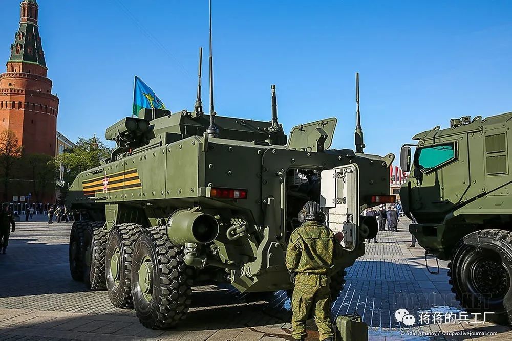 被贫穷限制的西方化尝试——谈谈俄罗斯回旋镖轮式步兵战车_腾讯新闻
