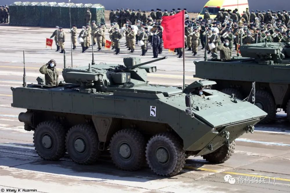 被贫穷限制的西方化尝试——谈谈俄罗斯回旋镖轮式步兵战车_腾讯新闻