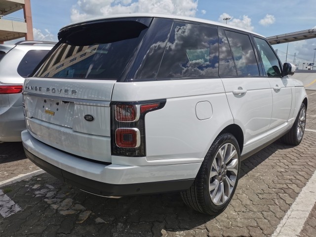 国六路虎揽胜行政加长版 顶配风格尽显 突破suv想象