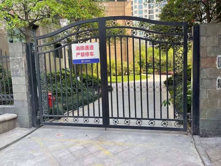 今早河滨之城火灾消防车开不进其它人车分离的小区如何消防通道通吗