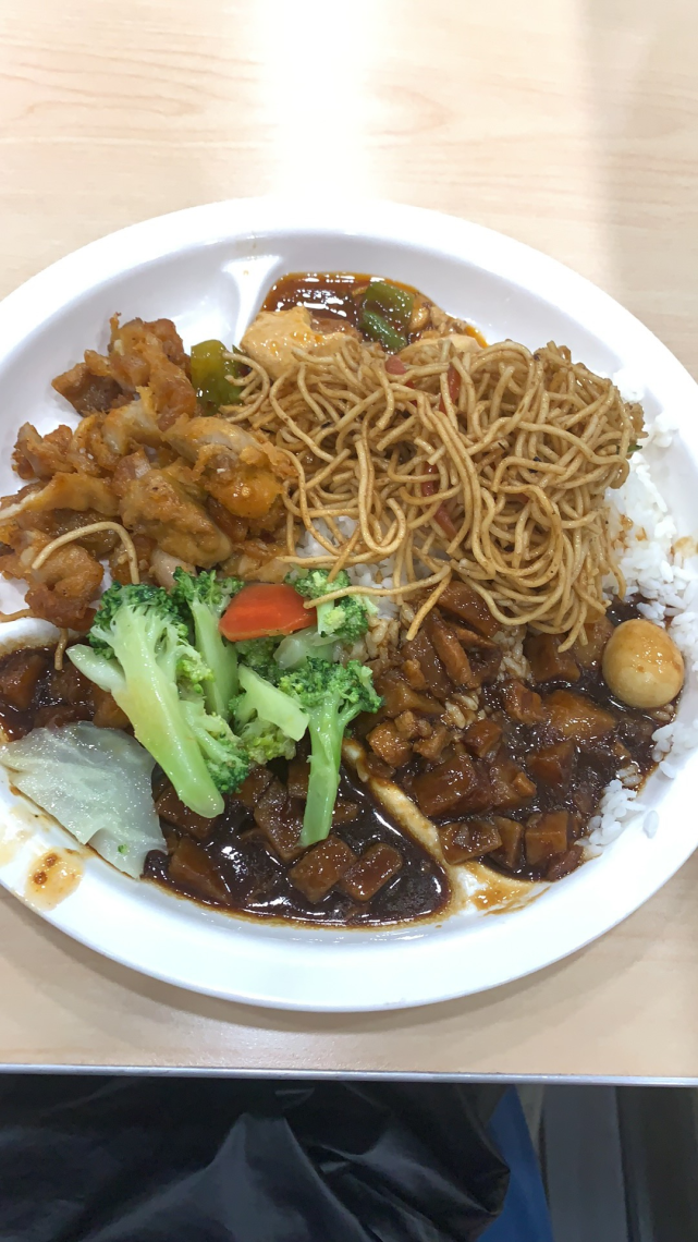 滿足不同的味蕾|四川外國語大學|重慶|咖喱雞|小面|食堂|石鍋飯