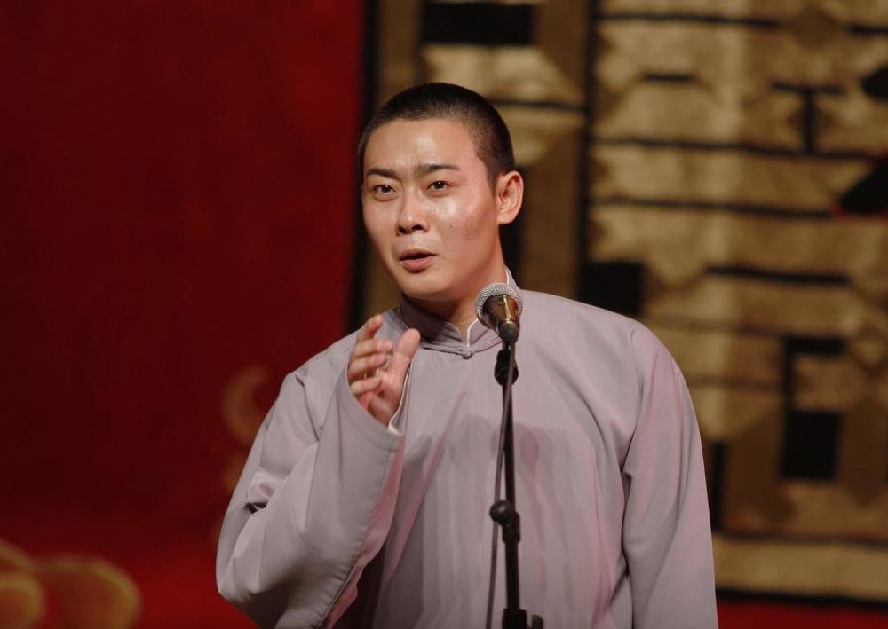 规矩如山!德云社当红演员自曝,因封箱大褂太花哨惨遭栾云平点名