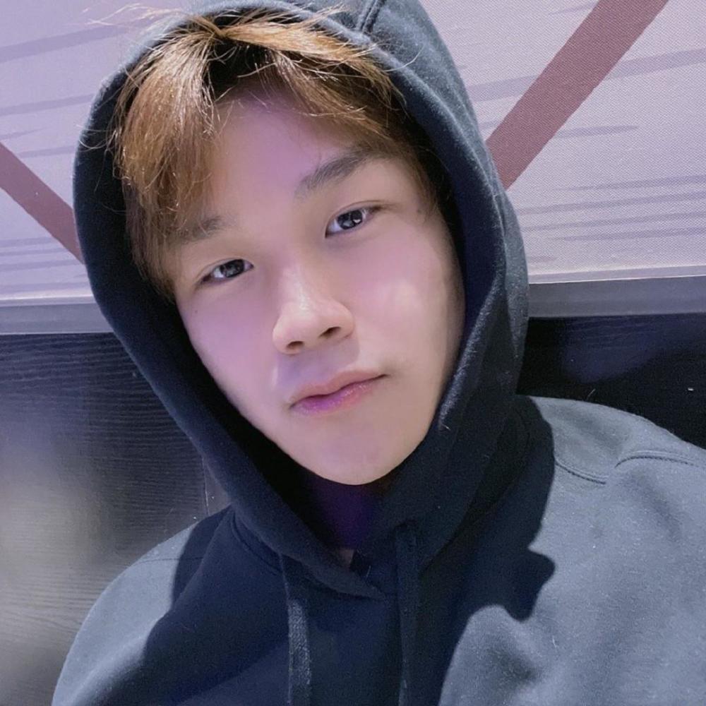 dyg小义直播说出"东亚病夫",粉丝洗白说出小孩子不懂事_腾讯新闻