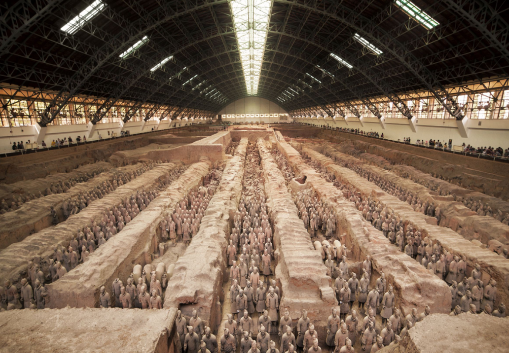 秦始皇兵马俑是用活人烧制一尊裂开的兵马俑揭露了真正谜底