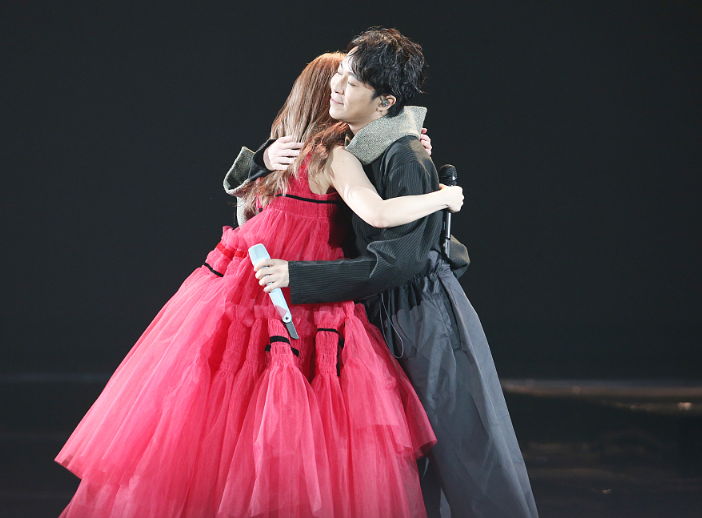 杨丞琳自称出道三次第二人吴青峰回应显情商或许专辑有下落了